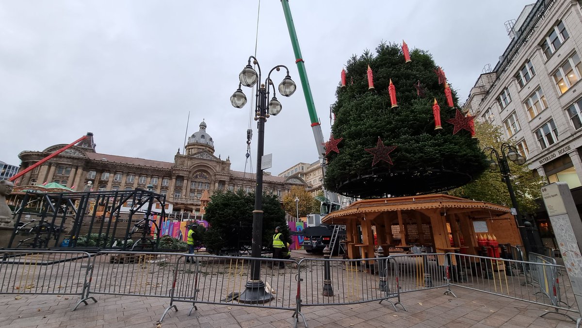 DanOffTheRadio's tweet photo. Christmas is arriving in #Birmingham and it smells AMAZING! ๐ #pinefresh https://t.co/PHGPHzFzbO