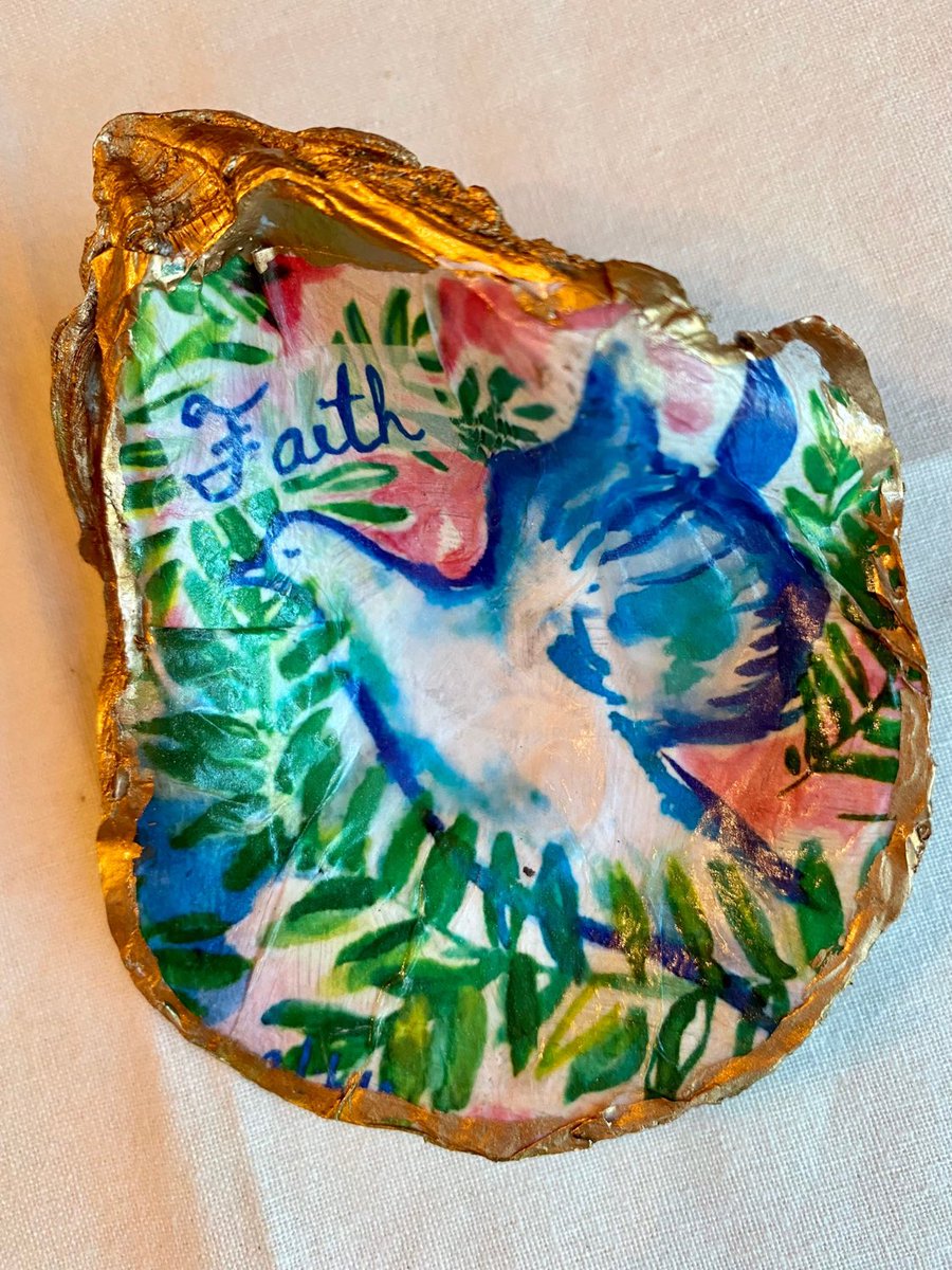 SouthBelleBeth's tweet image. Excited to share this item from my #etsy shop: Faith Dove Printed Oyster Shell Dish | Decoupaged Lily Inspired Bird and Leaves Print| Seashell Jewelry Holder | Inspirational Quote etsy.me/3BitDSX
#shelldish #faith #handmade