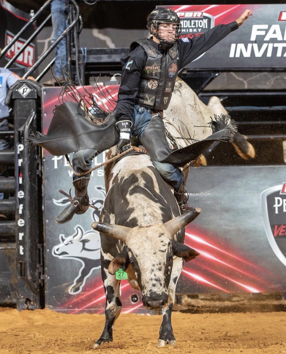 Our faith can move mountains.
Matthews 17:20

#godisgood #blessed

📷 <a href="/andresilvaphoto/">Andre Silva</a> 
@tcbeqiune @gonzaleshatcompany  @dennisdavisbuckingbulls <a href="/vexilbrand/">VEXIL BRAND</a> <a href="/bar_t_boutique/">Bar T Boutique</a> @betterbootco