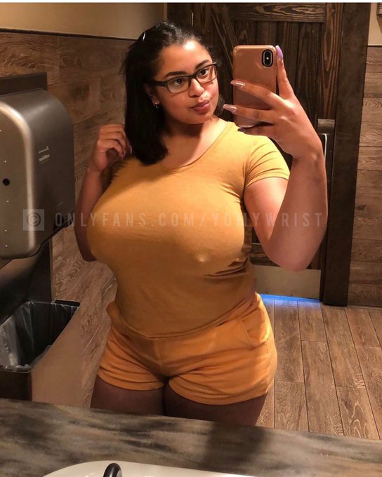 No bra days 🔥🔥 https://t.co/6Ifdwdcdqp