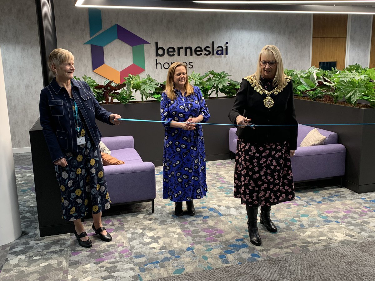 Berneslai Homes (@berneslaihomes) on Twitter photo Lovely to have <a href="/Mayor_Barnsley/">Mayor of Barnsley</a> here this evening along with Chair of Berneslai Homes Sinéad Butters, to officially open our agile working space
The new layout has been designed with collaboration and innovation in mind 🤝 Lovely to have <a href="/Mayor_Barnsley/">Mayor of Barnsley</a> here this evening along with Chair of Berneslai Homes Sinéad Butters, to officially open our agile working space
The new layout has been designed with collaboration and innovation in mind 🤝
