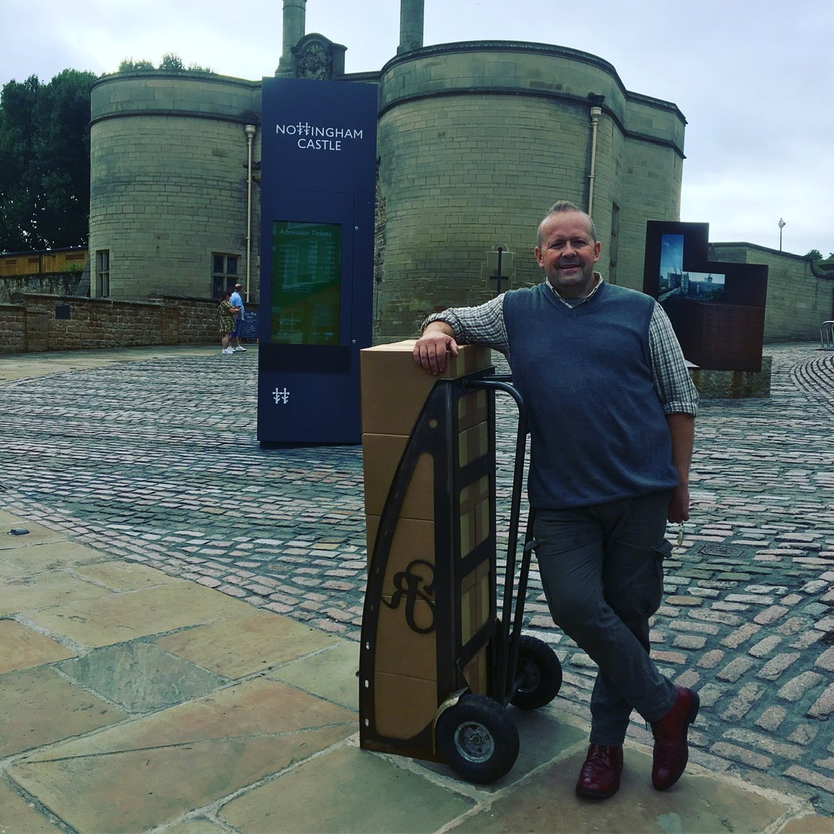 Brand #NewGin delivered to @NottmCastle #NottinghamCastleGin now available in the Castle gift shop #NottinghamGin #Nottingham #MadeInNottingham