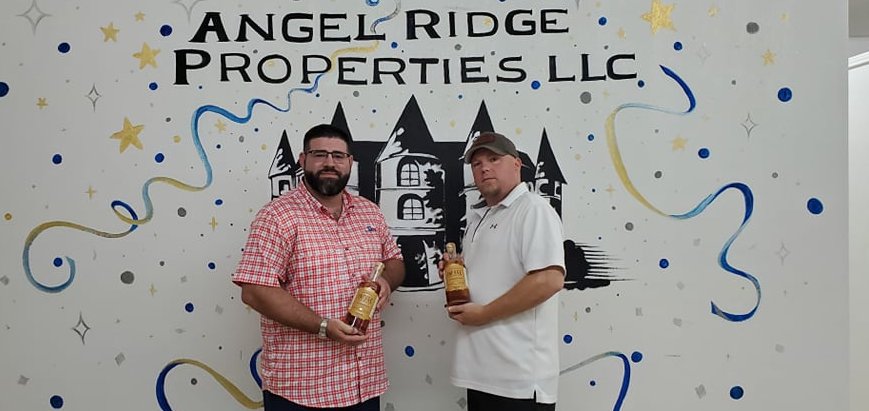 ARPconstruction's tweet image. Nice to feel appreciated. From time to time our clients bring us treats like lovely cake pops, cupcakes, and sweet treats, etc., and today we received these wonderful bottles from one of our clients all the way from Australia.
We truly have awesome customers.
#Australiacustomer