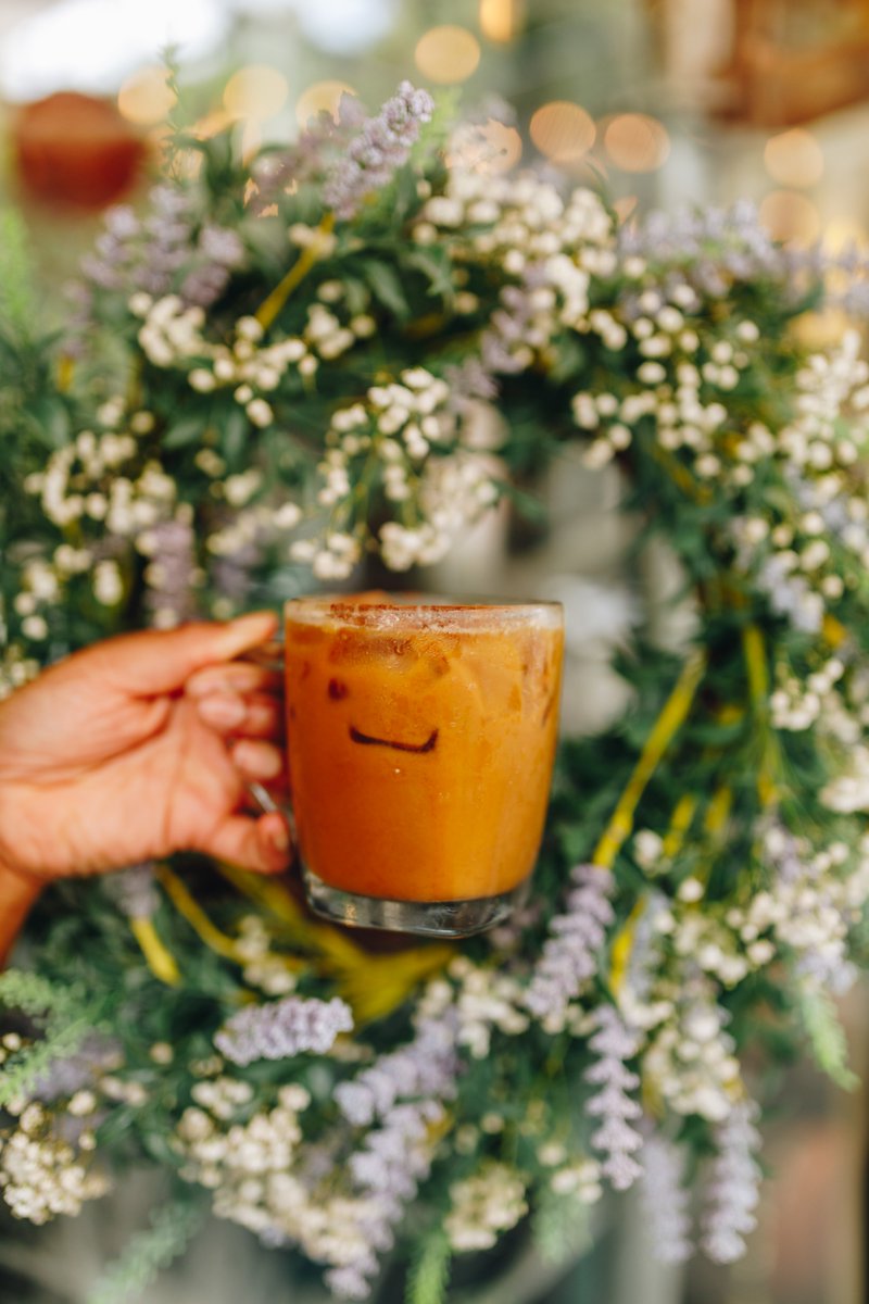 Chilly Fall Mornings x Lattes ☕ Espresso, pumpkin, matcha, chai or golden turmeric?
​(swipe for all you real ones who still go iced all year round 😏🧊) raleighraw.com/cafe-ordering