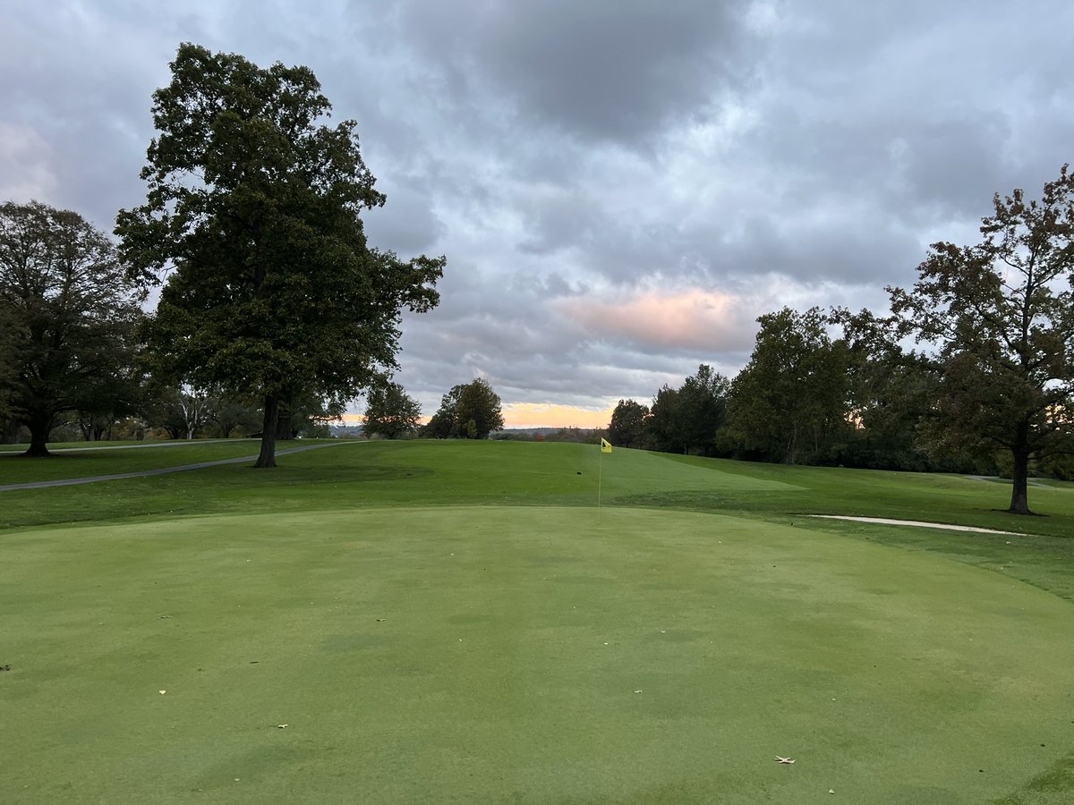francisdmarion's tweet photo. Full mow out of the golf course today as we prepare to host @GCGCSA Superintendent Championship tomorrow. Carts will scatter following 2β of rain, greens are firm and rolling out! The value of fall Aerification remains unrivaled! #LFG #GDP #99YearsStrong https://t.co/kDVcON26SD