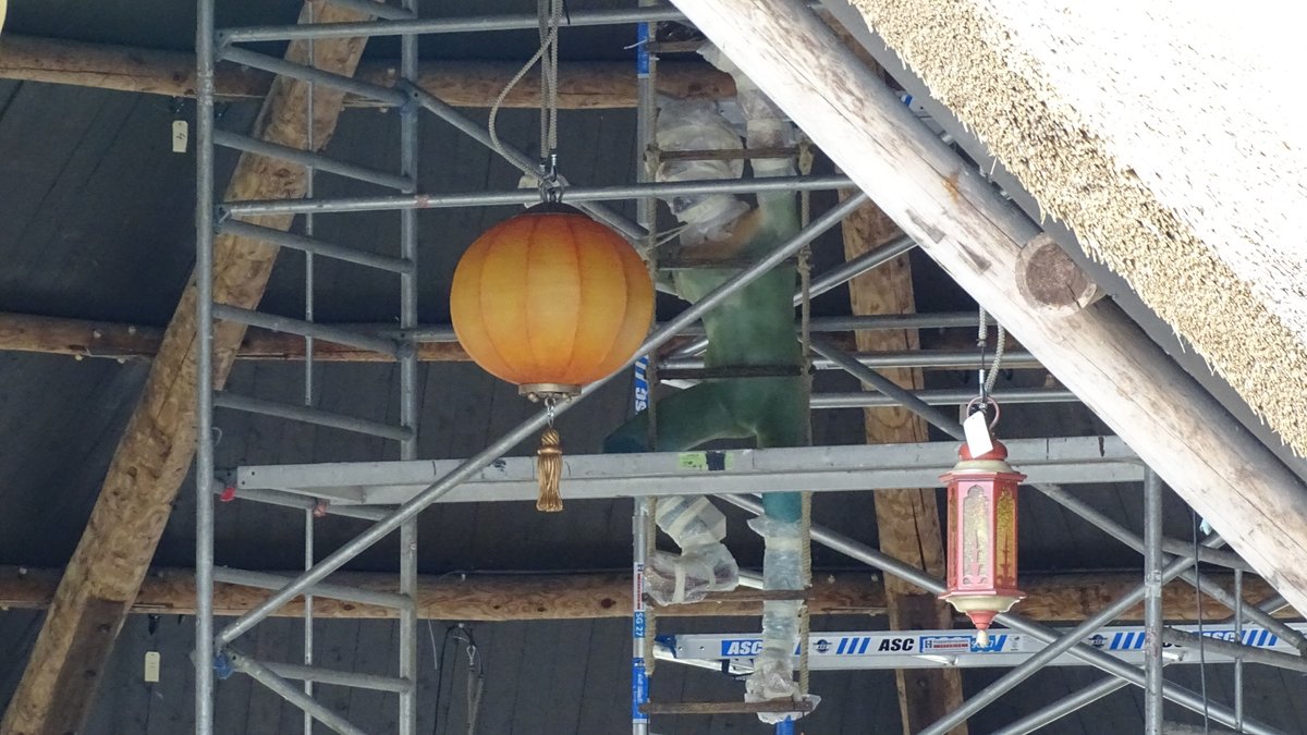 Eerste karakter geplaatst bij de Wereld van Sindbad. #Efteling Lees meer op: eftelingsestraat.nl/efteling-nieuw…