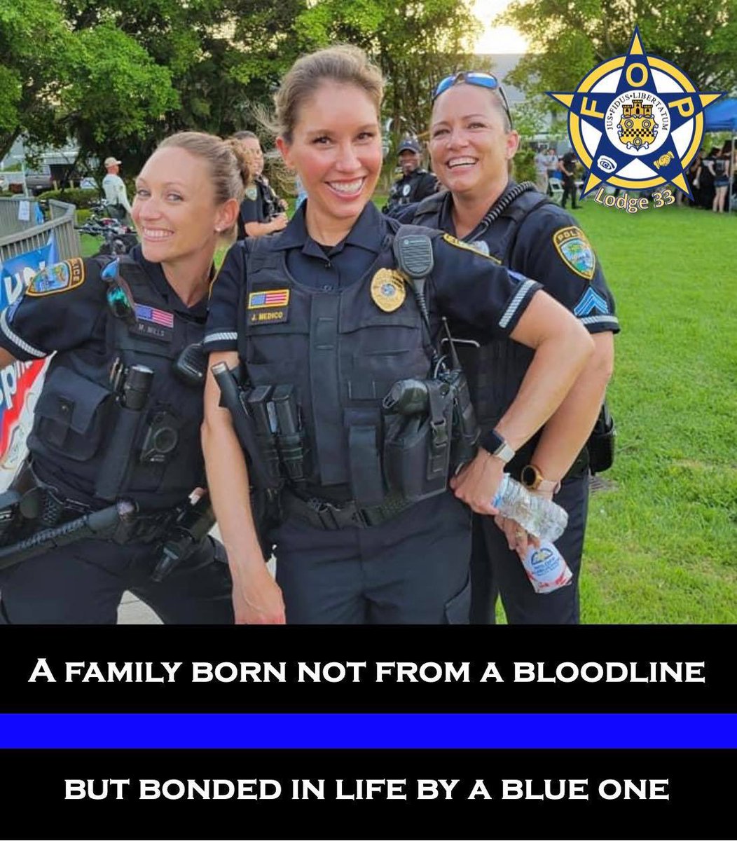 CapeFop's tweet photo. Our members work together in sometimes very stressful situations. Some of these can be a matter of life and death where they have to rely on their fellow officers. This is family! #thinblueline #thinbluelinefamily  #ConnectingWhileProtecting https://t.co/ABHlARMzsk