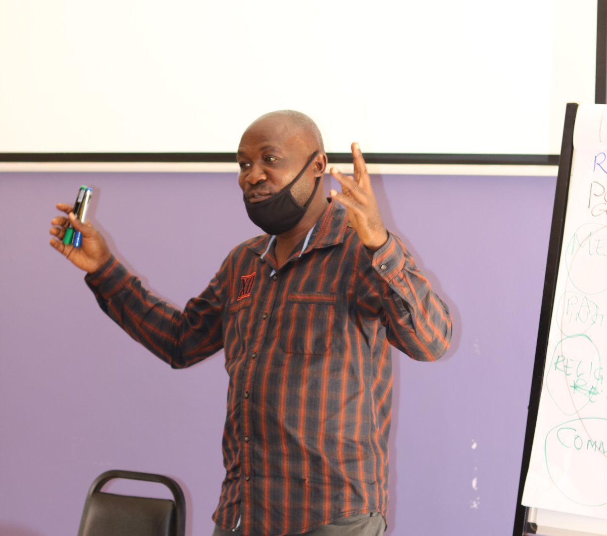 ACME_Africa's tweet photo. This morning, @newvisionwire's @TenywaGerald led participants in a session on understanding and reporting SDG 13, which requires nations to take action to combat climate change and its impacts. #EnvironmentReporting @EUinUG https://t.co/1zGYm5mLaL