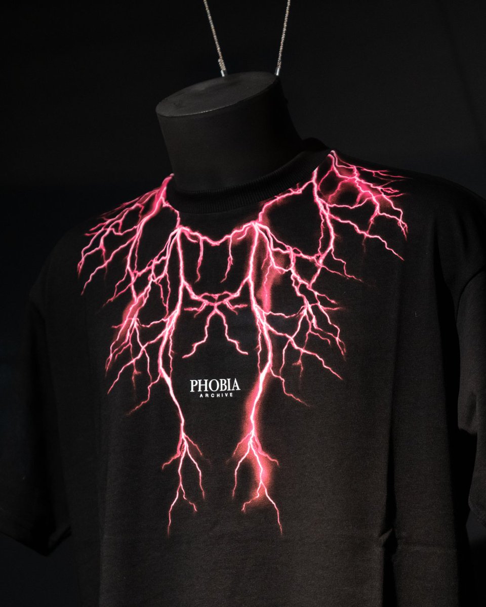Rinascente's tweet photo. Le nostre vetrine in #RinascenteRomaTritone si vestono di un look piΓΉ streetwear! Vieni in store e lasciati ispirare dalle nuove collezioni FW21 by #PhobiaArchive, @iuter, #VisionOfSuper e @PropragandaC: crea il tuo outfit inimitabile, ti aspettiamo in store! https://t.co/dAX1WFIE9m