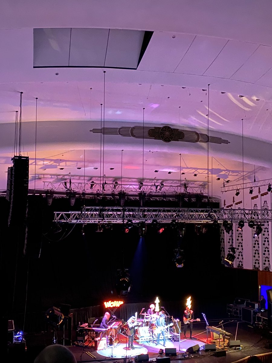 leonstaff's tweet photo. A few years ago at Glasto I caught half a set of @WaterboysMusic. I only knew the “hits”, yet the closing of the set blew me away; the finale ‘Golden Road’. 

Last night, @liverpoolphil the jam of ‘Weary Land’ again was one of those moments. Music memories.
Thanks gents 🙏 https://t.co/qxncUfDeAw