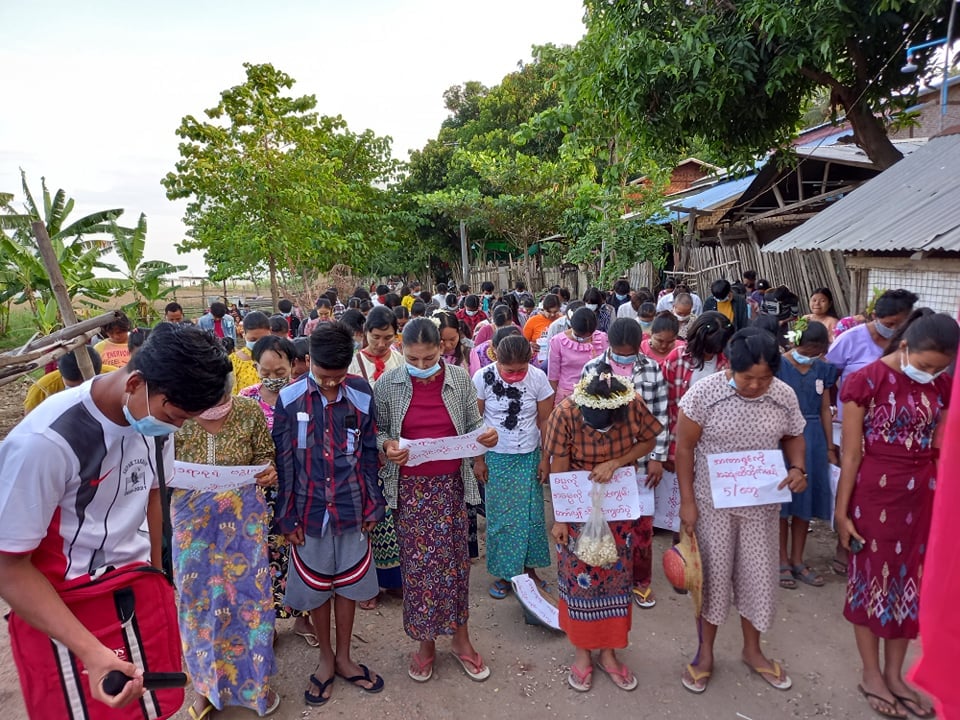 Khithitofficial's tweet photo. လက်ပံတောင်းတောင် ဒေသ ပင်မသပိတ် စစ်ကြောင်း ဦးဆောင်ကာ ဖက်ဆစ် စစ်ကောင်စီ တော်လှန်ရေး ချီတက် ဆန္ဒပြ 
ရန်ကုန်၊ အောက်တိုဘာ ၂၆ 
လက်ပံတောင်းတောင်ဒေသ ပင်မသပိတ်စစ်ကြောင်း ဦးဆောင်ကာ ယနေ့ အောက်တိုဘာလ ၂၆ ရက်နေ့တွင် ဖက်ဆစ် စစ်ကောင်စီ တော်လှန်ရေး ချီတက် ဆန္ဒပြခဲ့ကြောင်း သိရသည်။ https://t.co/SclkZx16Lr