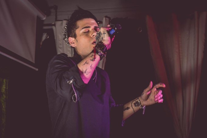 Take me back to this gig 💜❤️💕 https://t.co/7ZMIMGDutQ<a href="/tag/newprofilepic"class="tags"><span>#newprofilepic</span></a>