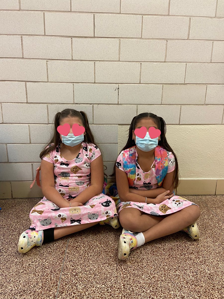 StarDeLuca90's tweet photo. We paired up against drugs and #pinkedout @HisdOates! #RedRibbonWeek2021 π―ββοΈπ https://t.co/GiZMMOCqsd