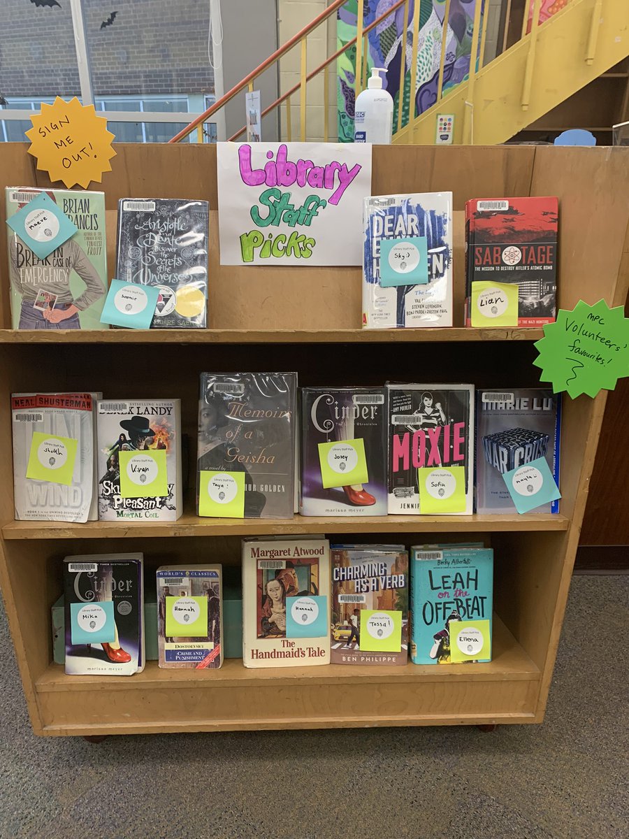LibraryMpc's tweet photo. A busy day on #canadianschoollibrariesday @TDSBLibrary https://t.co/mHsvL9eCaK