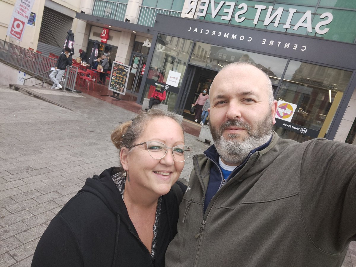 katiaJCCV's tweet image. Allez on est beaux 
@bigmarcuss mouahhhhh