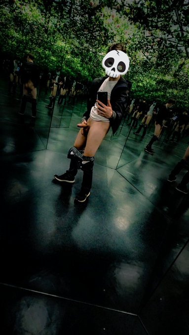 Petite photo prise dans un palais des glaces, je me suis perdu dans ce labyrinthe...  Mais qui aimerait<a href="/tag/maqueue"class="tags"><span>#maqueue</span></a>