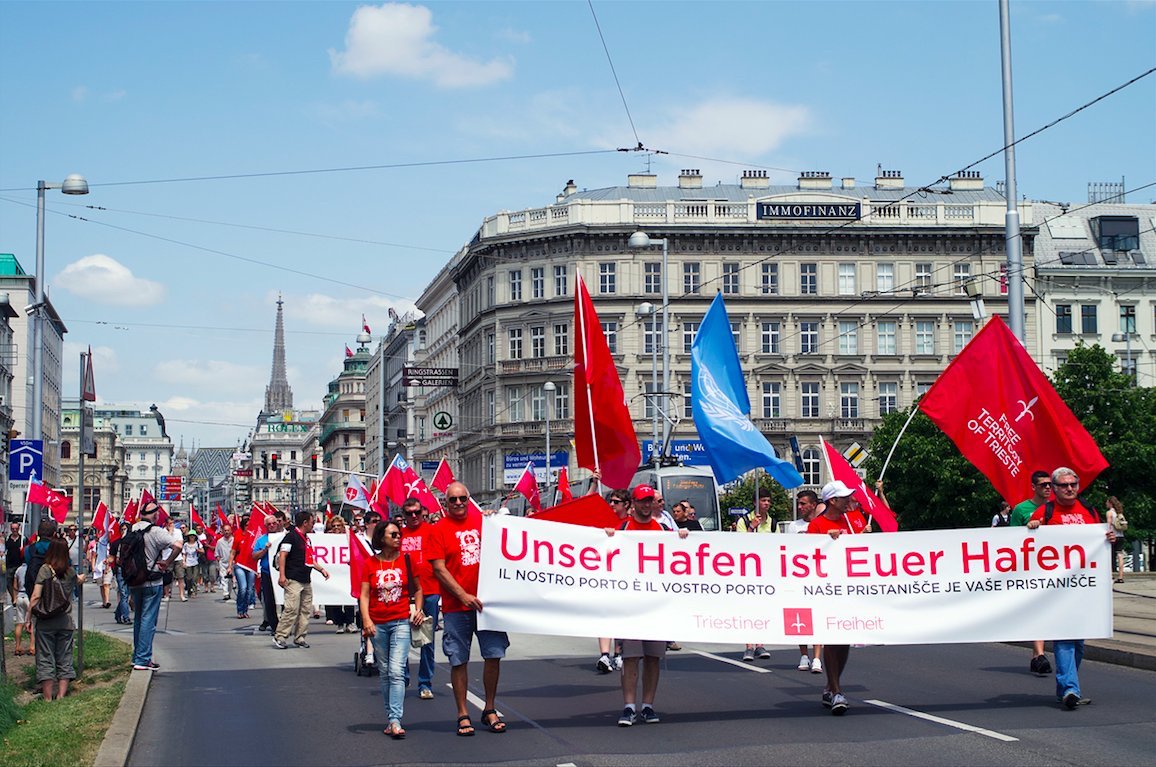 TriesteLibera's tweet photo. #26Oktober: Die immerwährende Neutralität verbindet #Österreich mit #Triest erneut.
#FTT74 #Triest74 #Nationalfeiertag 🇦🇹 https://t.co/icFMakxoKp