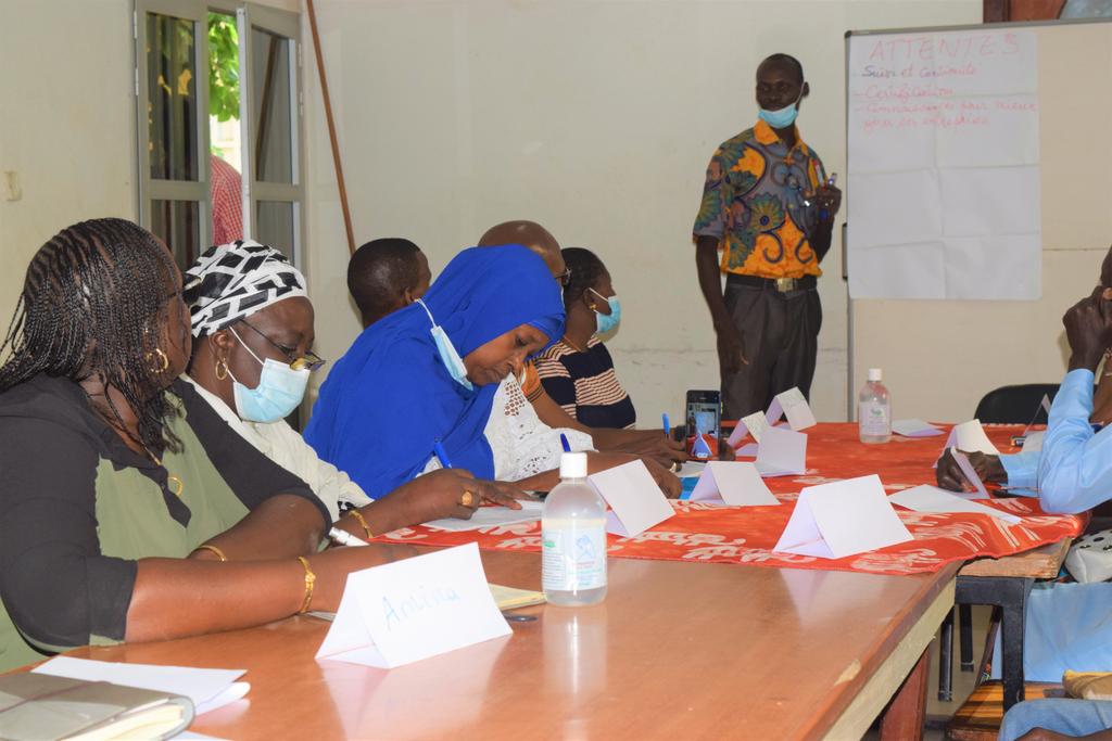 cmdakar1's tweet photo. Formation des Maîtres Artisans de la Première phase du Programme d’Employabilité des Jeunes par l’Apprentissage (PEJA).

Du 21 au 27 Octobre 2021 à Chambre de Metiers de Dakar et dans les quatre autres départements de la région de Dakar.

#senegal #dakar #peja #artisanatsenegal https://t.co/XAUgpFczO3