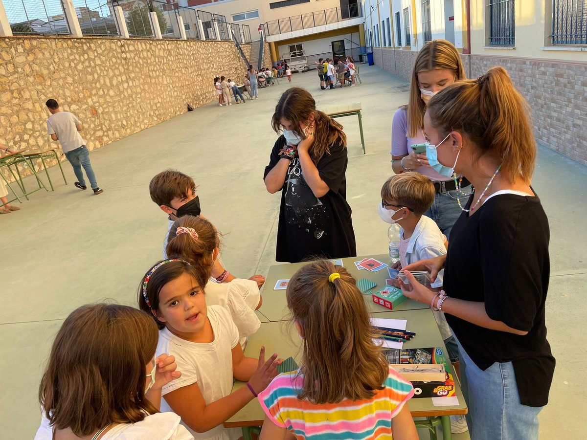 CjSaleron's tweet photo. Utilizando diferentes juegos con nuestros niños de forma educativa, la semana seguiremos jugando con @BoscoGlobalONGD #JuegosQueCambianElMundo https://t.co/SXlFNyZlsg