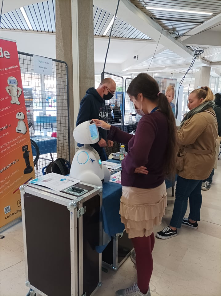 symbioide's tweet photo. Nous étions le week end dernier au Salon International de l'Autisme à Lyon pour y présenter notre solution Synk avec @adoptbuddy et @QTrobot !
 
Nous y avons rencontré des personnes extraordinaires et découvert des projets variés et formidables 😌

Merci RIAU pour cet événement🙌 https://t.co/ILF1ctC8IB