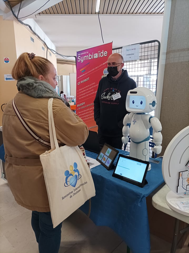 symbioide's tweet photo. Nous étions le week end dernier au Salon International de l'Autisme à Lyon pour y présenter notre solution Synk avec @adoptbuddy et @QTrobot !
 
Nous y avons rencontré des personnes extraordinaires et découvert des projets variés et formidables 😌

Merci RIAU pour cet événement🙌 https://t.co/ILF1ctC8IB