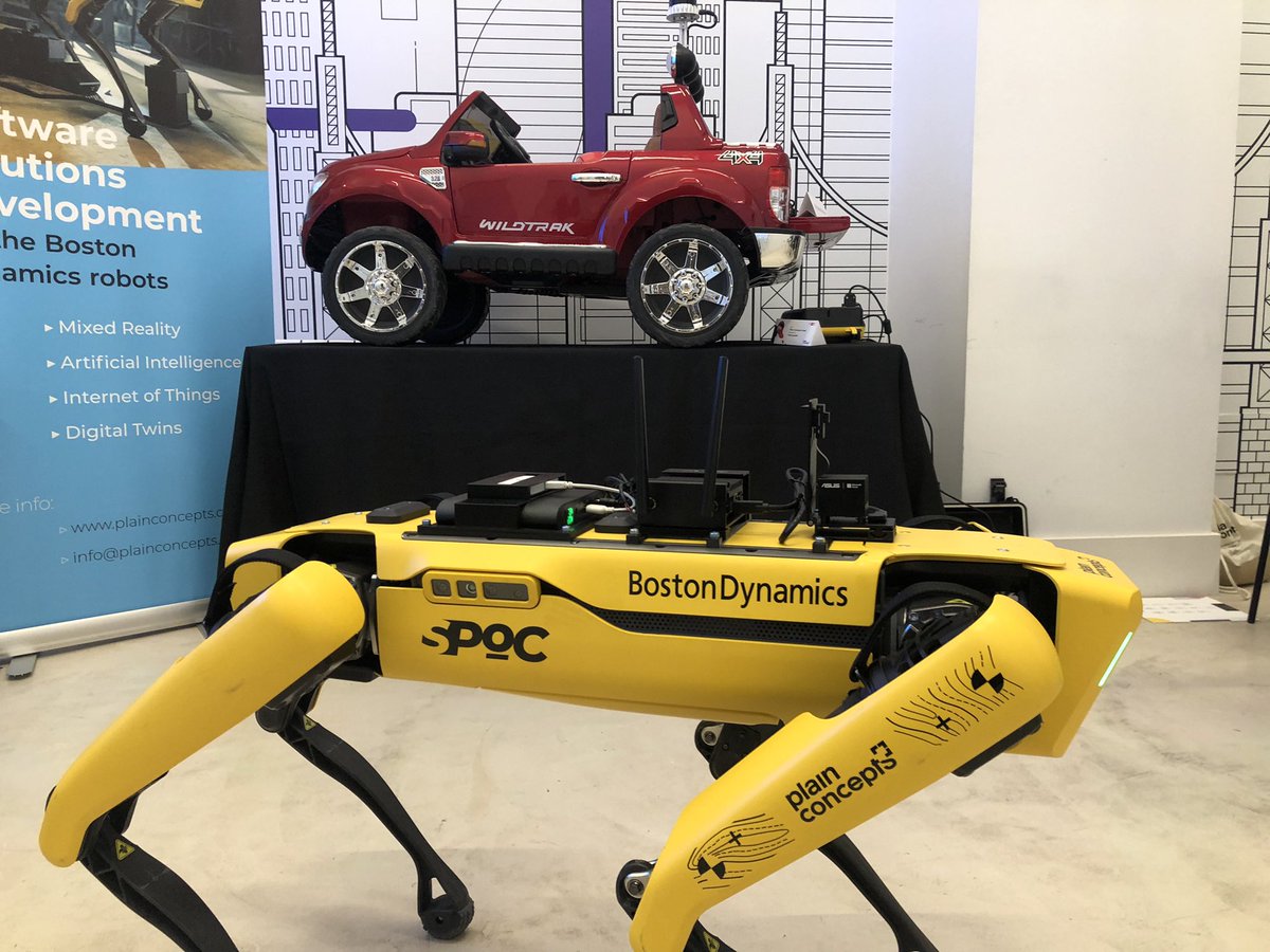 jpiedrahita's tweet image. No se vosotros. Yo esta  mañana tuve la suerte de poder conocer a #Spoc, el increíble #perrorobot de @BostonDynamics, de mano de los cracks españoles en IA &amp;amp; robótica, de la compañía @plainconcepts. 👀