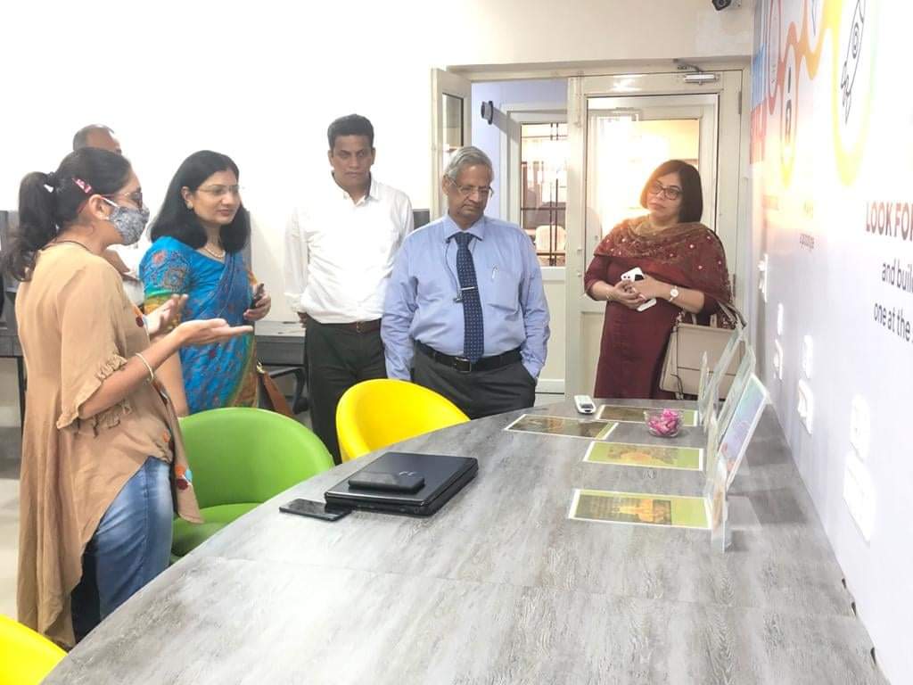 SastGtu's tweet photo. Prof. (Dr.) R.K. Goyal, Hon. Vice-Chancellor of DPSRU, New Delhi along with Prof. Geeta Aggarwal, Prof. Deepti Pandita &amp; Dr. Gaurav Jain visited the GTU-SAST, discussed the current development in the field of Pharma &amp; Health Sectors &amp; also interacted with students 
@GTUoffice https://t.co/BPNCQ4hzkZ