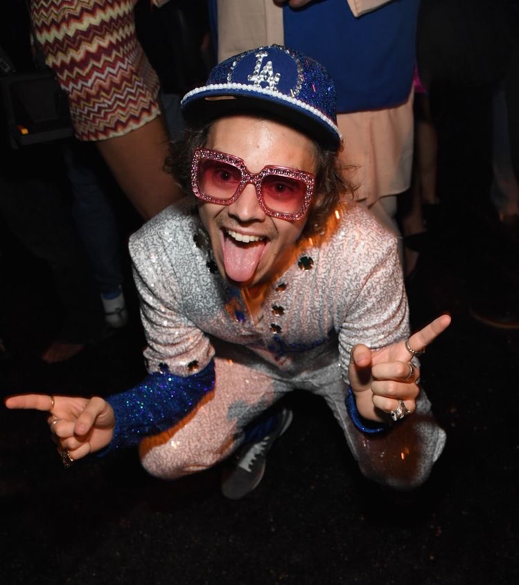 ashts1989's tweet photo. harry styles best halloween costumes https://t.co/JUYnE04PhN