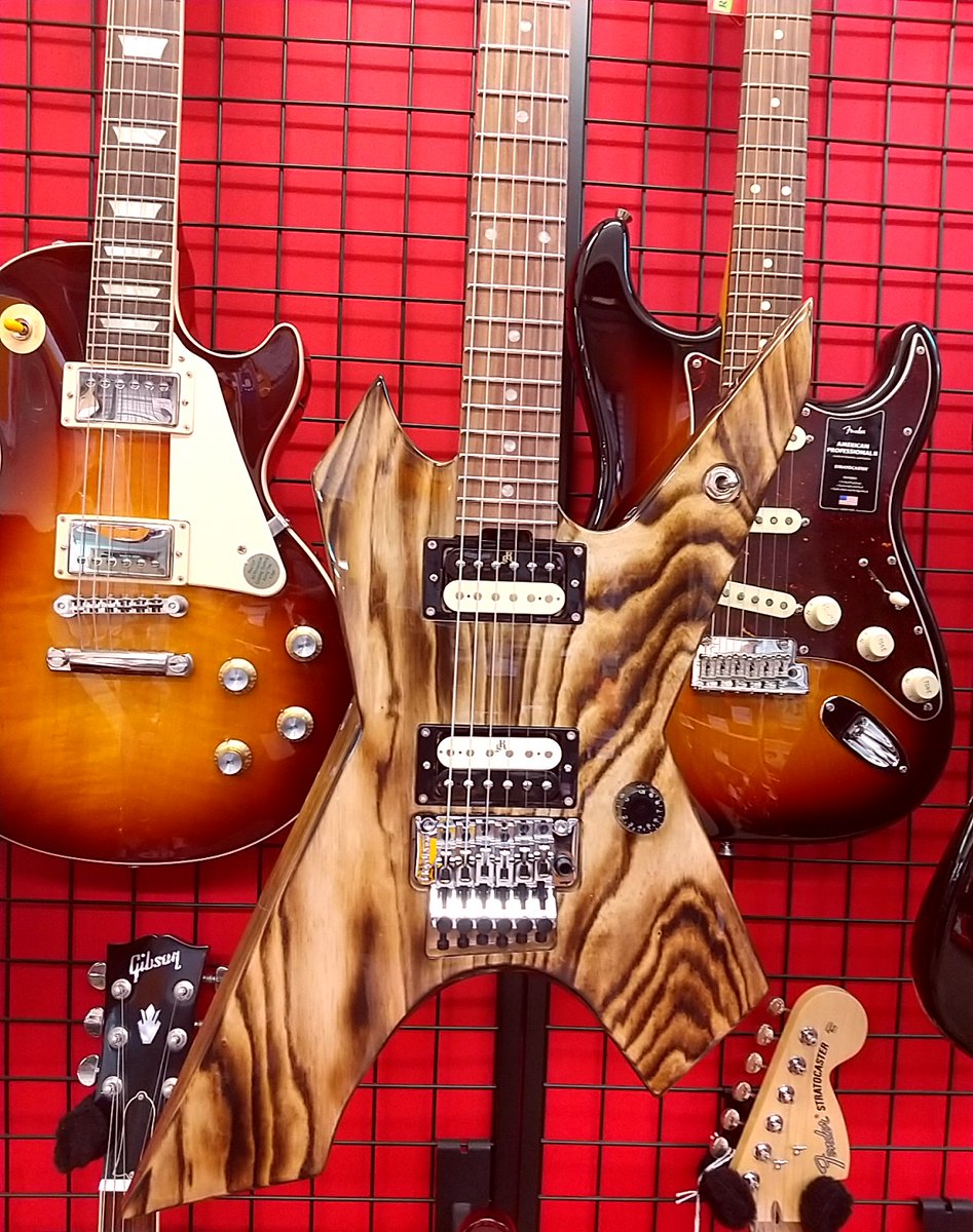 AikyokuOfficial's tweet image. 【桜山本店】
夜分遅くにすみません。

Killer KG-Exploder Prison Burnerの別画像もご案内いたします。
今回の杢目は、Rockの中に水墨画のような深い美しさも感じます。
ぜひ。
#killerguitars #Exploder