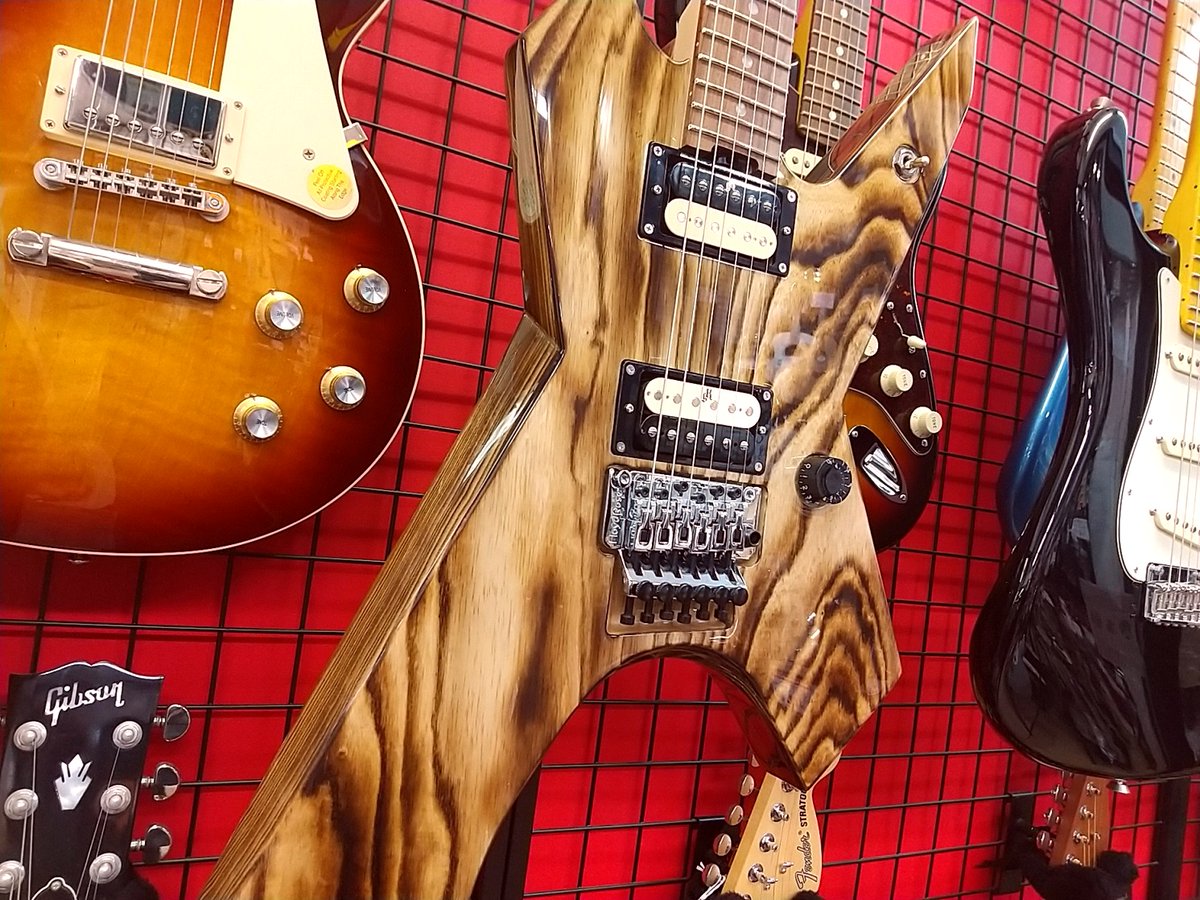 AikyokuOfficial's tweet image. 【桜山本店】
夜分遅くにすみません。

Killer KG-Exploder Prison Burnerの別画像もご案内いたします。
今回の杢目は、Rockの中に水墨画のような深い美しさも感じます。
ぜひ。
#killerguitars #Exploder