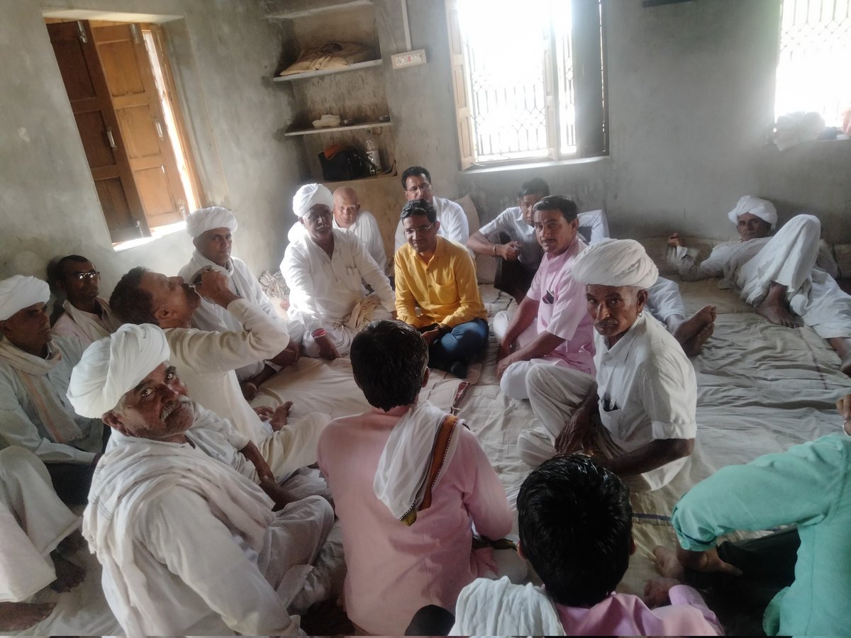 NarpatRajBarmer's tweet photo. खडाली गुड़ामालानी
भाईसाहब विश्नोई पूनमचंद जी कांवा गोलिया गरवा के माताजी के निधन हो जाने पर शोकसभा में उपस्थित हो संवेदनाएं वक्त की। ईश्वर स्वर्गीय आत्मा को अपने श्री चरणों में स्थान दे एवं परिवाजनों को दुःख सहन करने की शक्ति दे। #Khadali #Gudamalani #GoliyaGarwa @KailashBaytu https://t.co/JDc5OGiG0k