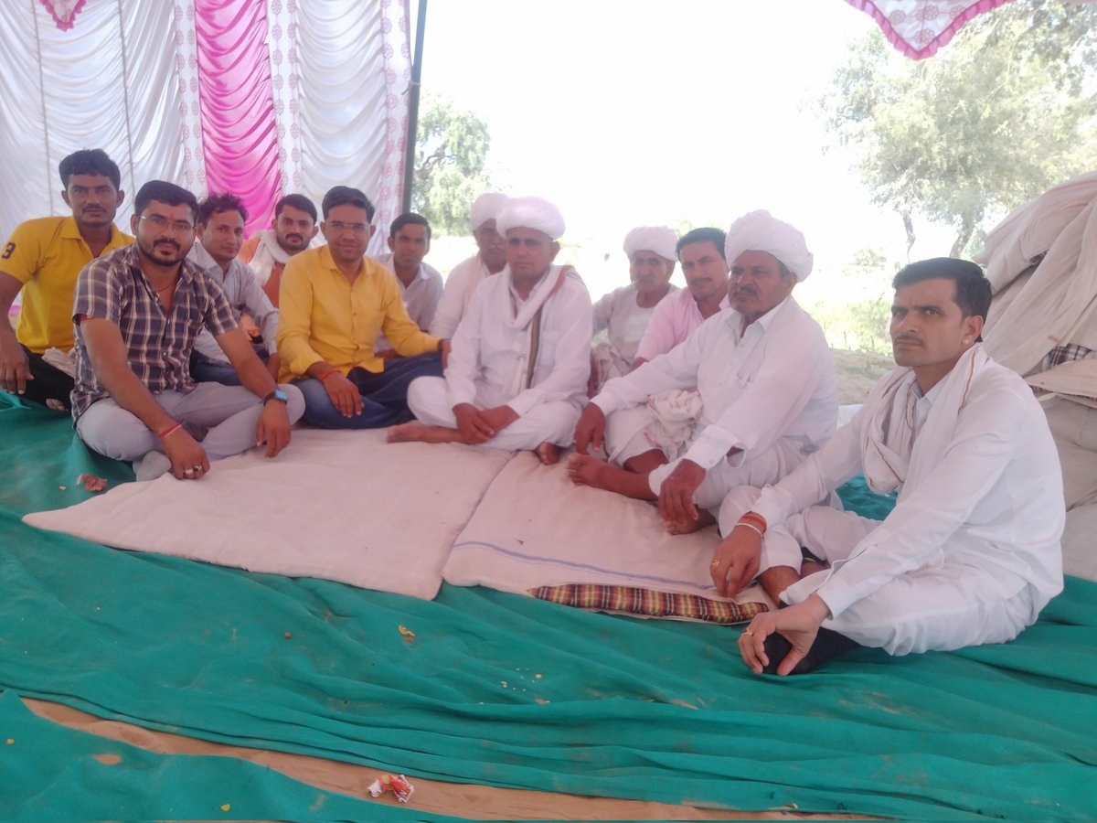 NarpatRajBarmer's tweet photo. खडाली गुड़ामालानी
भाईसाहब विश्नोई पूनमचंद जी कांवा गोलिया गरवा के माताजी के निधन हो जाने पर शोकसभा में उपस्थित हो संवेदनाएं वक्त की। ईश्वर स्वर्गीय आत्मा को अपने श्री चरणों में स्थान दे एवं परिवाजनों को दुःख सहन करने की शक्ति दे। #Khadali #Gudamalani #GoliyaGarwa @KailashBaytu https://t.co/JDc5OGiG0k