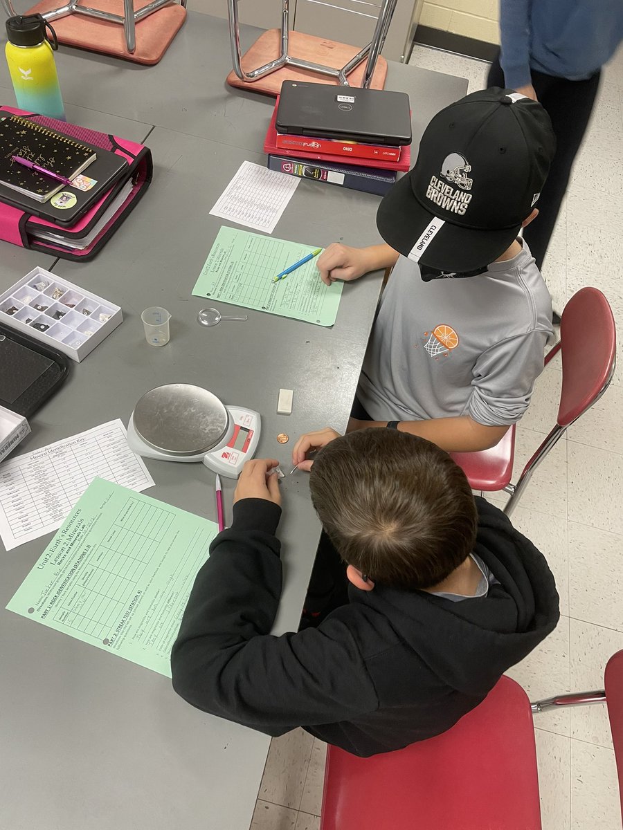 FedScience's tweet photo. After a lot of practice and a warm up of using the tools we are starting our Rocks and Minerals Identification Lab in 6th Grade today 🎉. #itsworthit https://t.co/ACHXfoLPKz