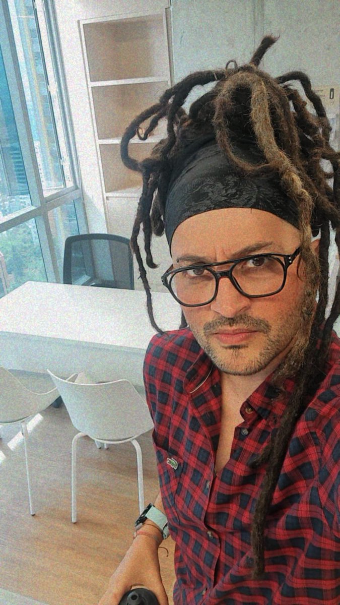 TatoRamireZ's tweet photo. Uno no sabe que es lo bueno hasta que prueba lo mejor...que locura estos lentes Transitions...y cuando se activan, comienza la fiesta

#Publicidad #TransitionsXTRActive Gris #ALaLuzMiEstilo https://t.co/bY6OgBDTtf