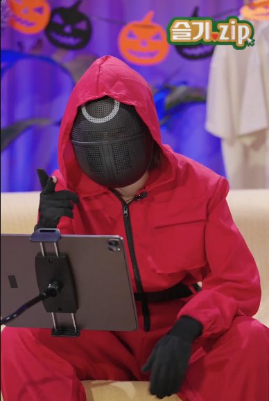 JS210se's tweet image. น้องกิถอดหน้ากากออกมาแล้วถามว่า เป็นไงบ้างคะ เท่มั้ยย? สฟวกสกสฟ่กากสกวกวกว