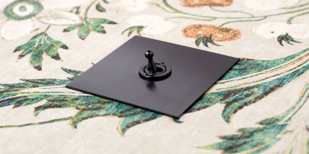 With Autumn in full flow we look to bring warmth into our homes and look no further than our warm Antique Bronze finish.  Our retractive 1 gang toggle can be used along side home automation and lighting control systems.