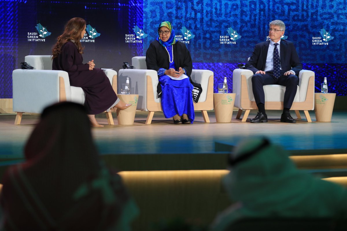 UNHabitat_Ar's tweet image. زيارة @MaimunahSharif المدير التنفيذي ل @UNHabitat المملكة العربية السعودية للتأكيد على الشراكة، ودعم تطوير #رؤية_2030 لمستقبل حضري مستدام بالمملكة.

للمزيد: tinyurl.com/sy6fdtca👉👉👉