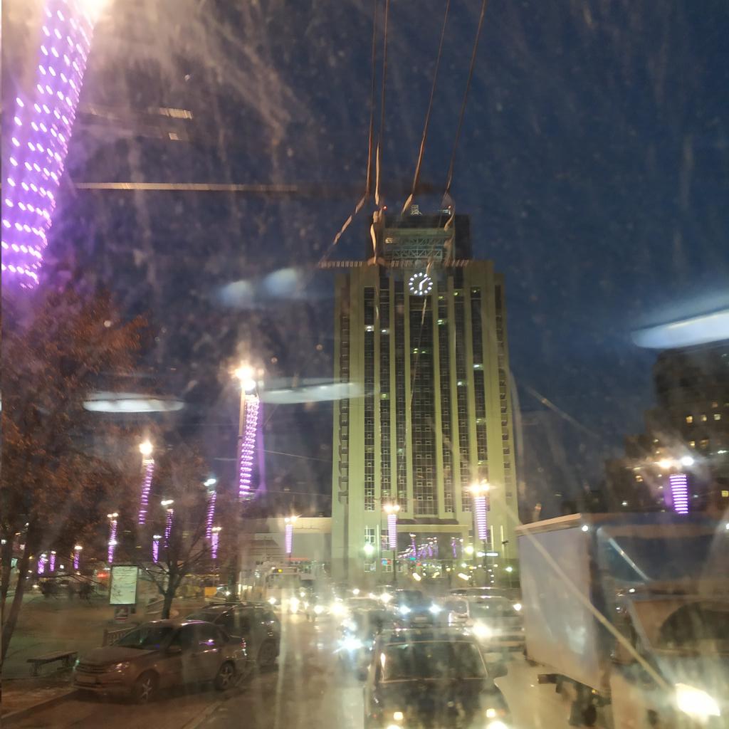prostoVassa's tweet photo. Как же красив город, на который опускается ночь... https://t.co/z7okr0YfEf