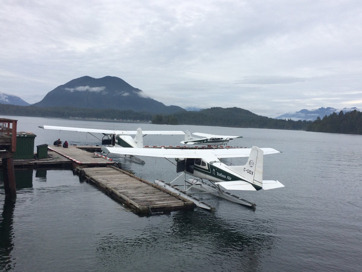 katechkah's tweet photo. Tofino. Čekala bych všechno, ale že dáme trajekt, ujedeme tolik kilometrů a pak najdeme všechny hipstery světa právě tu, to mě překvapilo. Připadnu si jako v Jericoacaře severu. #lajftrip https://t.co/jaGBkXG8S9