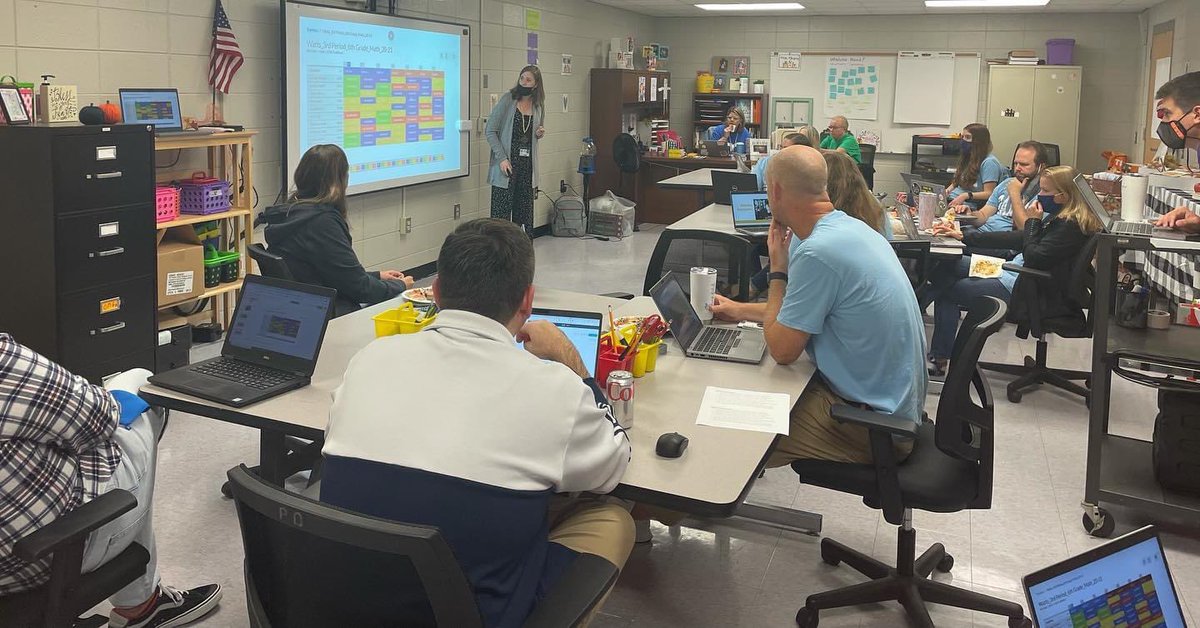PreisigJessica's tweet photo. I know my friends @RCEMiddle are enjoying #dataanddonuts🍩 with @KatieBrittonITC this morning! @MasteryConnect #RCEfamily💜 https://t.co/q4ymc3DFPh