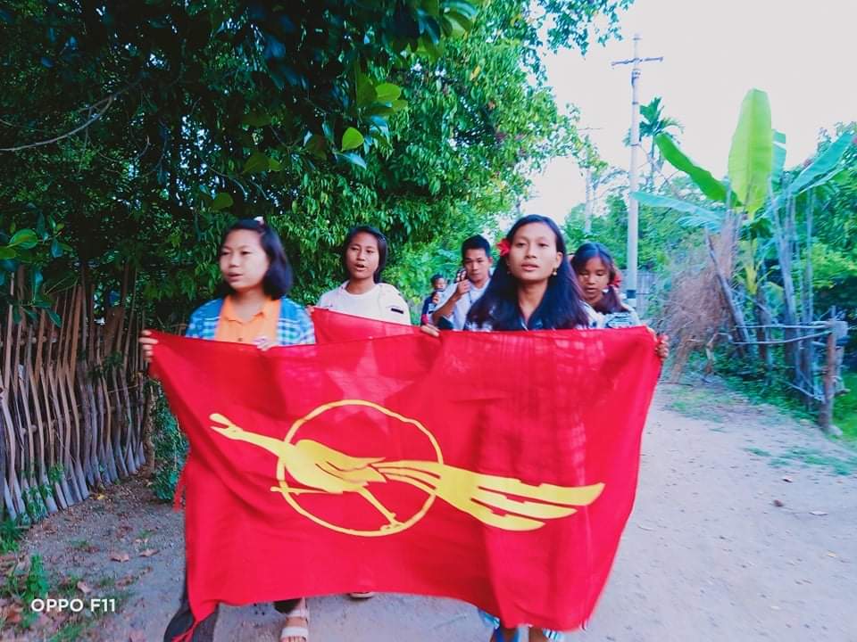 AungYemay's tweet photo. Unswerving protesters from #KyaySarKya village of Yin-Mar-Pin township teamed up for voicing out against inhumane SAC .
#ASEAN_StandWithJustice
#Oct26Coup #WhatsHappeningInMyanmar https://t.co/SAmu3v0FIV