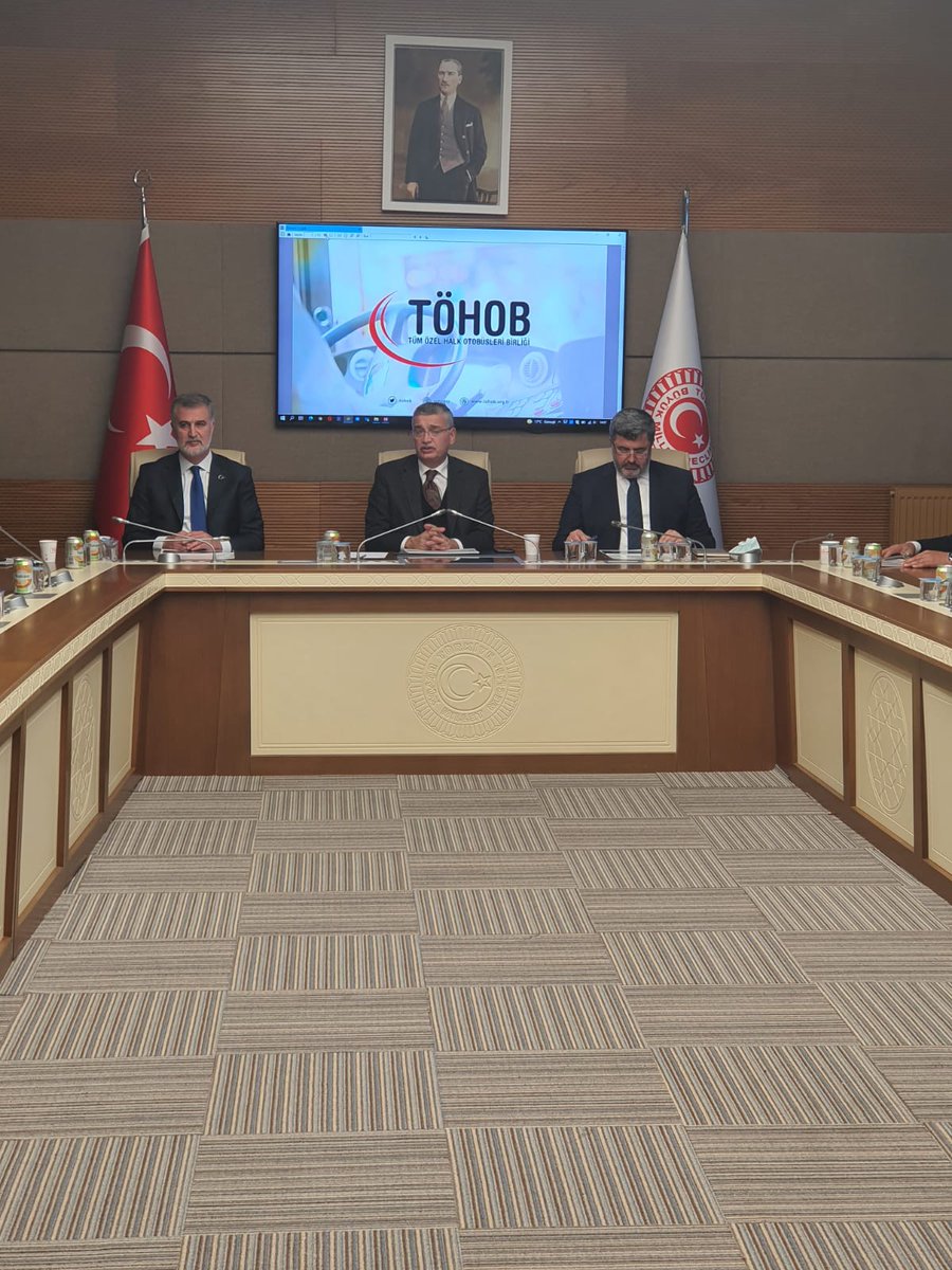 tohob's tweet photo. Heyetimiz,
Sektörümüzün temel sorunlarını ve çözüm önerilerini değerlendirmek üzere, TBMM İçişleri Komisyon Başkanımız Sn @celalettingvnc Başkanlığında, Sn Milletvekilleri ve Çevre ve Şehircilik Bakanlığı bürokratlarına sunum yaptılar. 
İlgileri için kendilerine teşekkür ederiz. https://t.co/I0gIC8oIGt