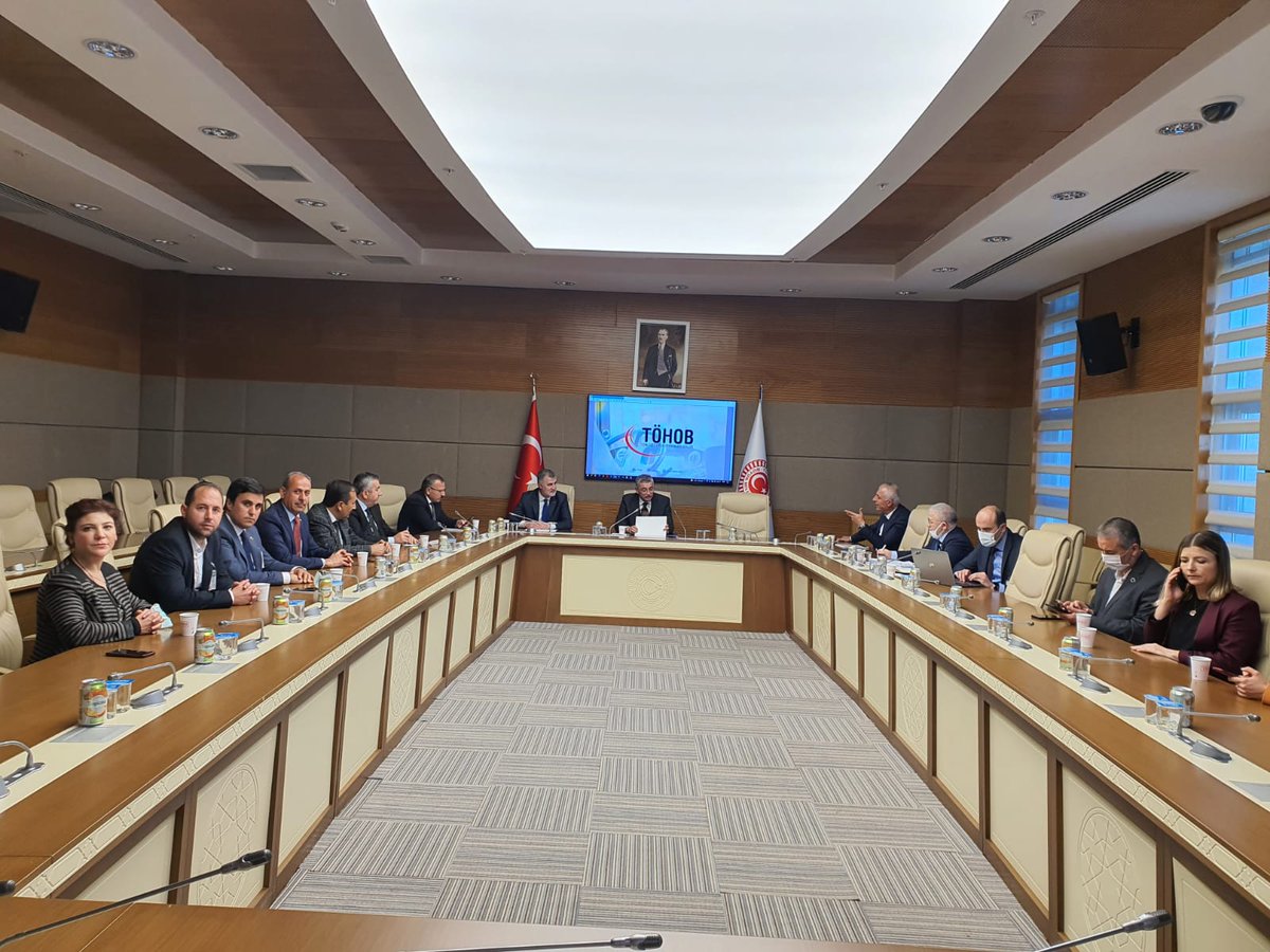 tohob's tweet photo. Heyetimiz,
Sektörümüzün temel sorunlarını ve çözüm önerilerini değerlendirmek üzere, TBMM İçişleri Komisyon Başkanımız Sn @celalettingvnc Başkanlığında, Sn Milletvekilleri ve Çevre ve Şehircilik Bakanlığı bürokratlarına sunum yaptılar. 
İlgileri için kendilerine teşekkür ederiz. https://t.co/I0gIC8oIGt