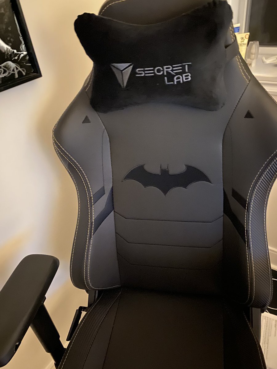 Becker02's tweet photo. #Secretlab Titan Evo 2020 Batman Edition!!! Great chair!!! https://t.co/G0rUvlNLrO