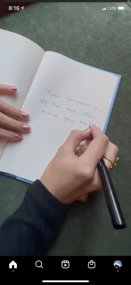 robbrezz's tweet photo. WHAT DOES IT MEAN WHAT DOES IT MEAN #TaylorSwift https://t.co/MmTYAel164