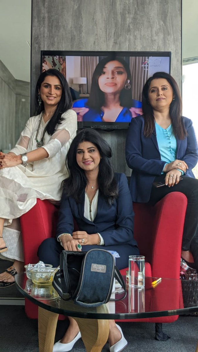 ads_arora's tweet photo. Clearly @ShobhnaYadava was in no mood to share her lunch with us .... But at least we get to pose with it @romanaisarkhan 🤷😉

#officelife #funtimes #behindthescenes and also #behindtheseen https://t.co/Y5zY6vWBQE