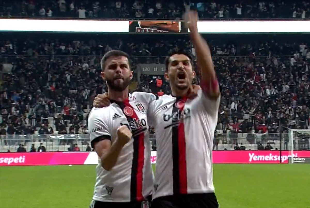 hmetoruc's tweet photo. Gol atana herkes koşar. Emek vereni taktir etmek ise başka seviye.

@Miralem_Pjanic #NecipUysal #BeşiktAŞK #FormandaTer @Besiktas https://t.co/cIst4pzNwl