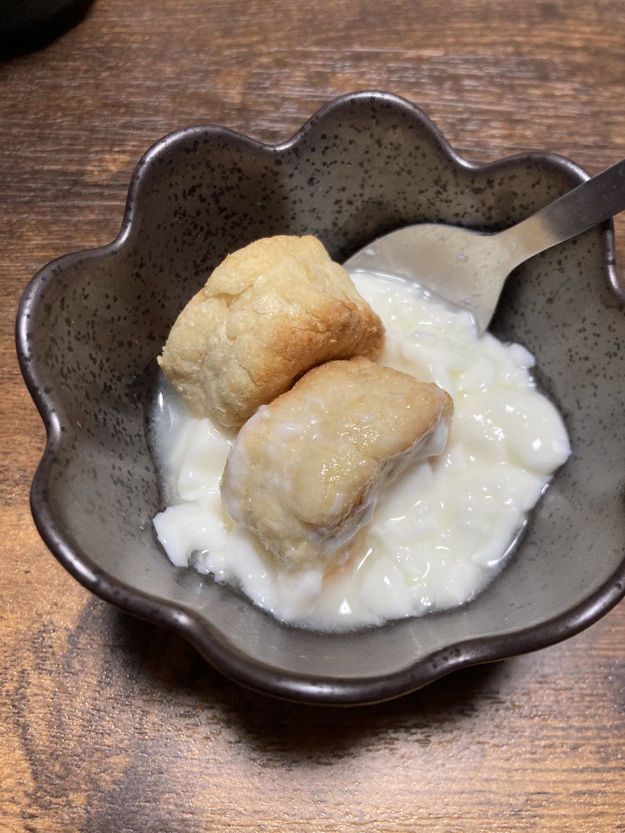 スコーンの食べ方ではないんやろうが これがめちゃ美味い 瀬木のイラスト