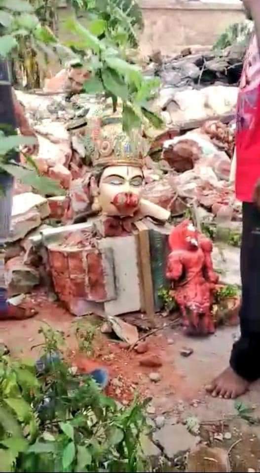YaminiSharma_AP's tweet photo. In past, Anti-Hindu criminals vandalised Idols & busts in temples. The #TempleDestructionInAP is still going on. 2 days ago, the jagan govt destroyed a Neelamani Durga temple and hanuman idol in #srikakulam in midnight without giving notice to anyone #SaveHinduTemples https://t.co/DdP3zSZ9IV