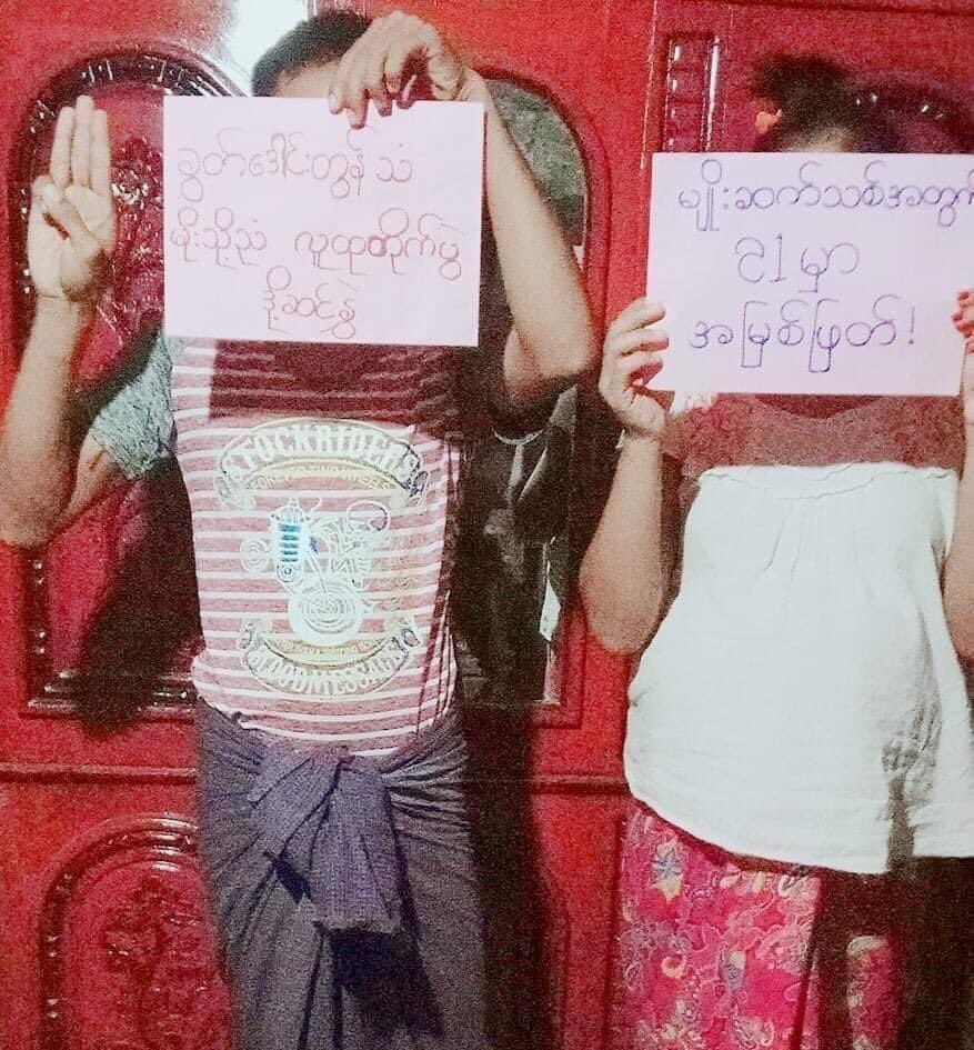 AungYemay's tweet photo. Youths from Myinmu Tsp, Sagaing staged a domestic paper strike to protest against Military Dictatorship.

#ASEAN_StandWithJustice
#Oct26Coup  
#WhatsHappeningInMyanmar https://t.co/pYuHivzE7Y